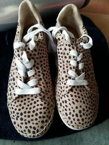 ZAPATO TENIS MUJER HILO UNIVERSAL ANIMAL PRINT 7.5 CAJA LIMPIA 2 - Imagen 1 de 6