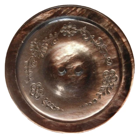 Antique Vtg BUTTON Large Engraved Smokey Pearl Shelll NICE! #MM Cover