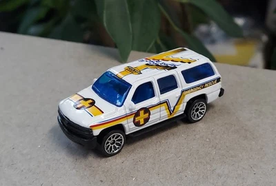1999 Matchbox Special Edition 2000 Chevrolet Suburban Emergency Rescue - Изображение 1 из 4