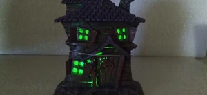 TOTALMENTE Iluminado Casa Embrujada Espeluznante Halloween Mesa Decoración Estatuilla Resina - Imagen 1 de 9
