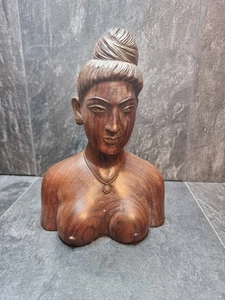 Escultura de busto femenino de palo de rosa tallada a mano de colección - Estatuilla de arte indio de 23 cm - Imagen 1 de 9