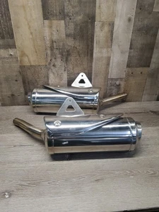 Triumph Street Triple 675 Left Right Exhaust Mufflers Silencers 2200831 2200832 - Picture 1 of 15