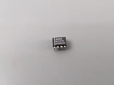 Maxim MAX1044 开关容量电压转换器 IC — 第 1/2 张图片