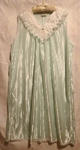 Vtg. SIMLPY BASIC Nightgown Sz. 1X Pale Green Satin Embroidery Lace Made in USA - Picture 1 of 11