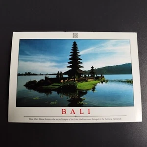 INDONESIA. Bali. Il Sacro Tempio della Dea del Lago. - Foto 1 di 2