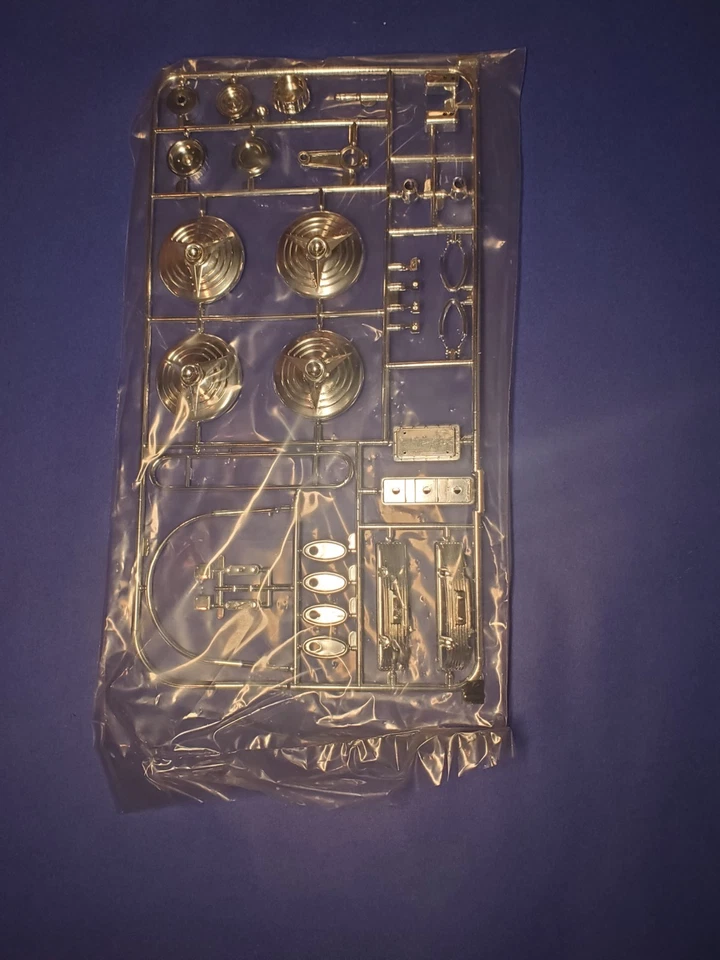 Lindberg custom t 1/8 Chrome J - Image 1 of 1