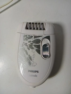 Depiladora compacta Philips Beauty Satinelle Essential para mujer Foto 1 de 4