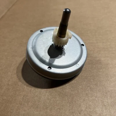 Realistic Lab-395 Direct Drive TURNTABLE Motor - OEM Replacement Part - Image 1 of 4