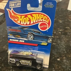 Hot Wheels School Bus #1055 - Black body, red tinted windows - Picture 1 of 3