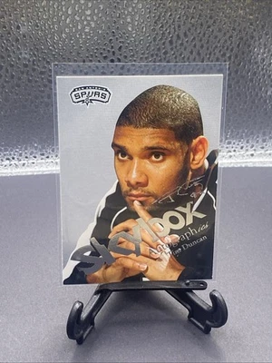 2003-04 SkyBox Autographics Tim Duncan Silver #20/150 - Image 1 of 2