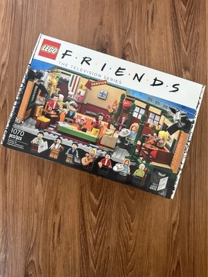 LEGO Ideas: Central Perk (21319) - Image 1 of 4