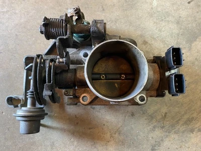 02 03 04 2003 NISSAN XTERRA THROTTLE BODY AT 3.3L FAST SHIP - Image 1 of 4