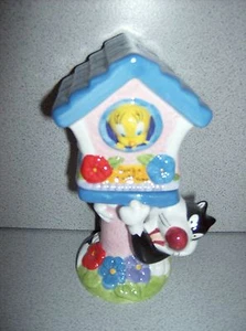 Looney Tunes Tweety & Sylvester Salt & Pepper Set  - Picture 1 of 7