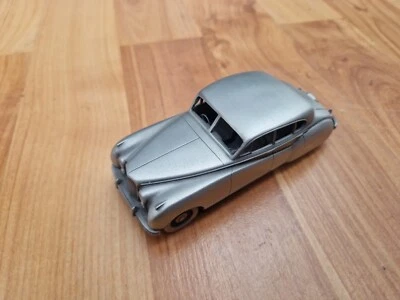 DANBURY MINT 1/43 CLASSIC 1955 JAGUAR MK VII PEWTER MODEL CAR - Image 1 of 3