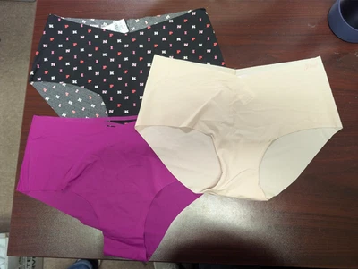 Victoria's Secret Panty Lot Of 3 No-Show Hiphugger Berrylicious Marzipan L NWT - Image 1 of 4