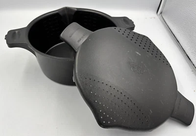 Pampered Chef 2 Qt Microwave Steamer Rice Cooker Pot w/Locking Lid #2778 Black - Image 1 of 4