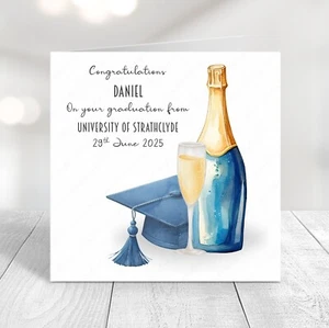 TARJETA DE GRADUACIÓN PERSONALIZADA CLASE DE 2025 CHAMPAGNE Y GORRA FELICITACIONES - Imagen 1 de 6