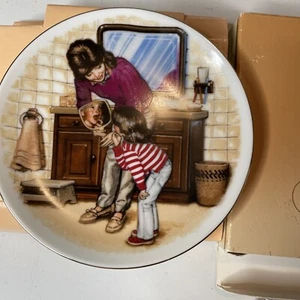 Avon Memories A New tooth Mother's Day 1986 Plate w/Stand Collectable - Picture 1 of 4