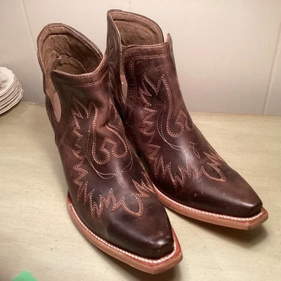 Ariat Dixon Low Heel Western Boot Womens Size 8.5 Booties Short Suede Cowboy - Image 1 of 4