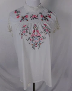 Time and Tru Embroidered Blouse M White Boho Cottagecore Lace - Picture 1 of 16