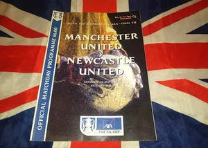 Manchester United v Newcastle United FA Cup Programa Final 1999 Triple Temporada - Imagen 1 de 2