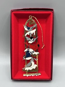 24kt Gold Finish Camerlane Vögel im Fenster Metall Lesezeichen Kardinal Chickadee - Bild 1 von 8