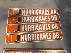 "Letrero de calle ONE Miami Hurricanes Drive NCAA College de plástico/PVC 24""X4" - Imagen 1 de 1