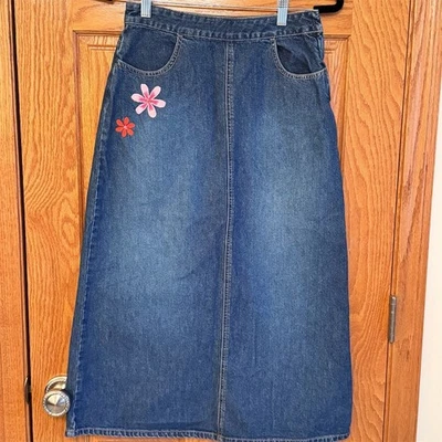 Falda vaquera azul para mujer Gap talla 16 bordado floral bolsillos en el corazón Foto 1 de 4