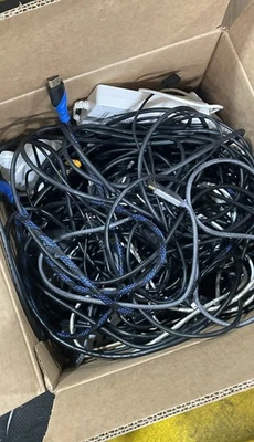 Lote de 65 acessórios mistos Clover Station Dock com cabo HDMI - Imagem 1 de 4