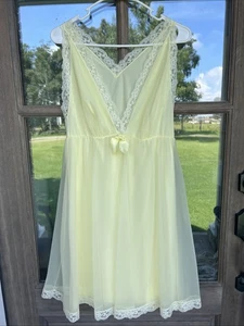 Women’s Vintage Shadow Line Butter Yellow Nightgown And Robe With Lace Size Med - Picture 1 of 18