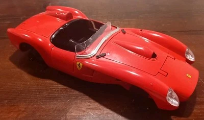 Burago 1957 法拉利 250 Testa Rossa Roadster 1: 18 比例零件/维修车 — 第 1/4 张图片