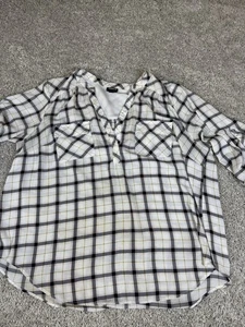 Torrid Top Damen 2 schwarz weiß Fensterscheibe Lasche 3/4 Ärmel halber Knopf V-Ausschnitt - Bild 1 von 15