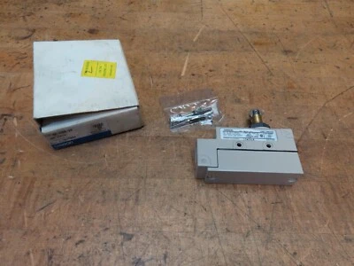Omron ZE-Q22-2S Limit Switch 15A 125/250/480VAC (@D12) - Image 1 of 4