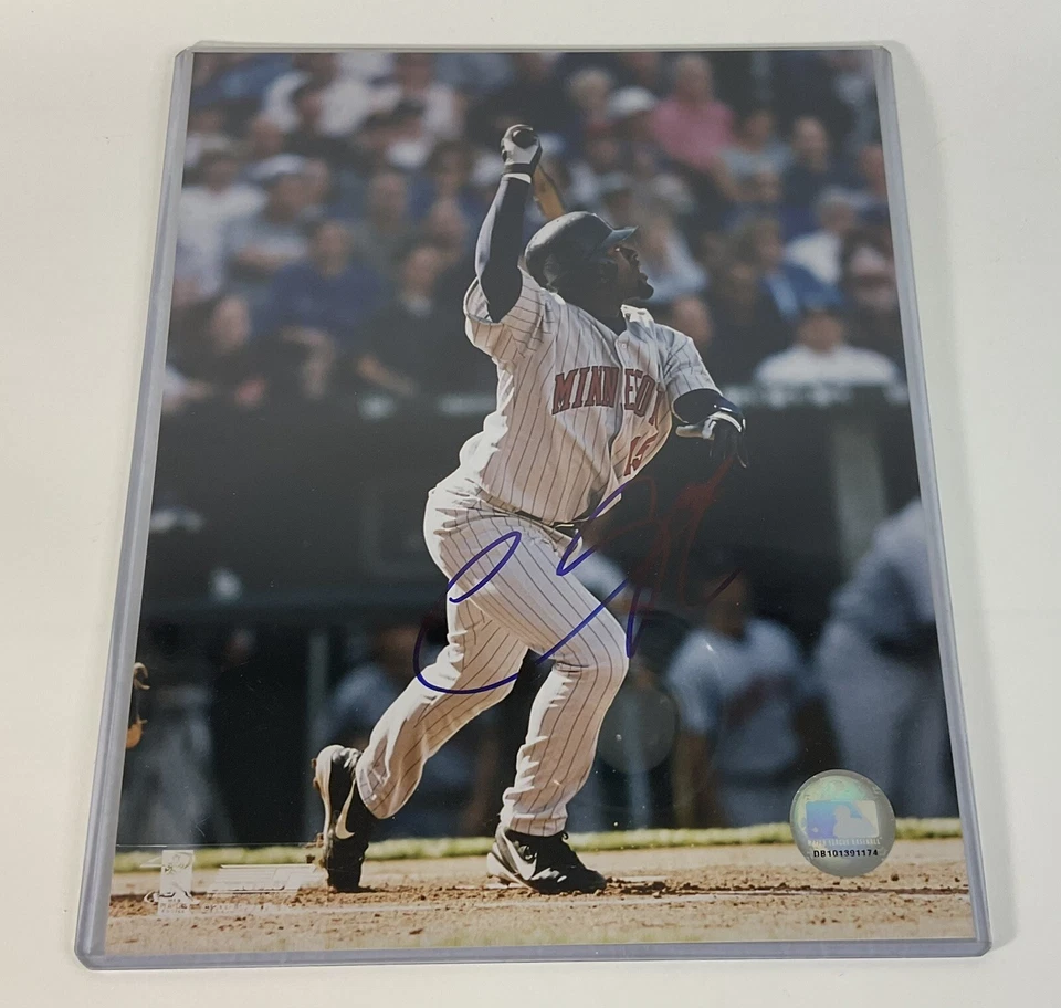 CRISTIAN GUZMAN Autographed Photo 8x10 signed autograph Minnesota TWINS batting - Image 1 of 1