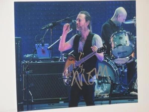 RADIOHEAD - THOM YORKE - HAND SIGNED - 8" X 10" INCH COLOR TOUR PHOTOGRAPH - Picture 1 of 1