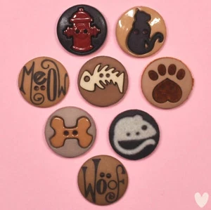 DRESS IT UP Buttons Raining Cats An Dogs 593 - Paws Mice Cats Bones - Picture 1 of 3