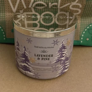Bath & Body Works Lavendel & Kiefer große 3-Docht-Duftkerze 14,5 Oz. Weihnachten - Bild 1 von 5