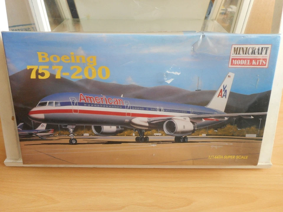 Modelkit Minicraft Boeing 757-200 "AA" au 1:144 en boite (scellé) - Photo 1/1