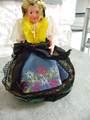 POUPEE FOLKLORIQUE CELLULO PETITCOLLIN SAVOIE 12,5 CM BON ETAT - Photo 1/3