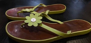 COACH "LUCIE" LEATHER FLIP FLOPS  / THONGS WITH FLORAL ACCENT GREEN /WHITE SZ 6  - Picture 1 of 7