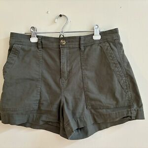 A New Day Womens Cargo Shorts Size 12 Green Stretch Casual Everyday