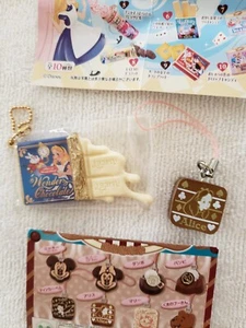 Re-Ment Disney Alicia en el País de las Maravillas chocolate blanco llavero #1 encanto teléfono - Imagen 1 de 6