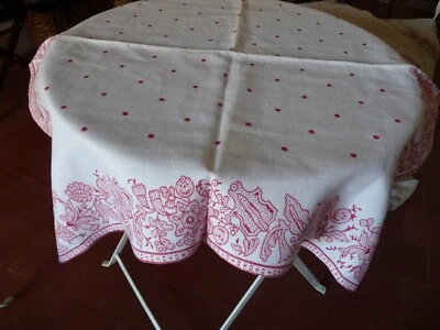 Nappe ou Centre de table  rouge et blanches motifs fleurs et pois  ref 1 - Photo 1/4