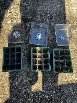 Casa verde miniatura de mesa con luces térmicas Foto 1 de 4