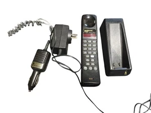 Vintage Motorola Ultra Sleek 9660 Old Mobile Phone - Picture 1 of 6