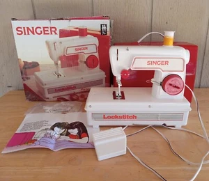 Vintage Child’s Singer Lockstitch Sewing Machine  & Pedal tested and works  - Picture 1 of 9