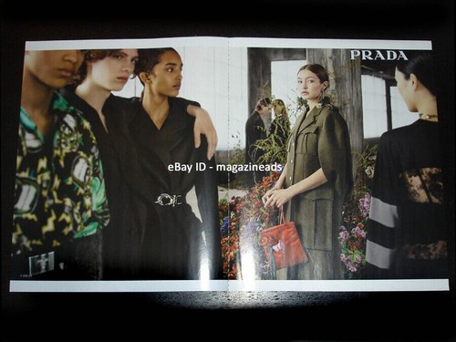 PRADA 365 STAMPA 2 PAGINE ANNUNCIO AUTUNNO 2019 GIGI HADID MONA TOUGAARD WILLY VANDERPERRE