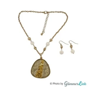 KC Green Swirls and Gold Tone Leaf Triangular Pendant Necklace & Earrings - Picture 1 of 9