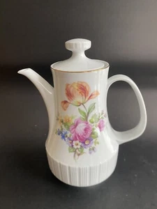 Vintage 8" Made in German Democratic Republic  tea pot or coffee pot with floral - Imagen 1 de 6