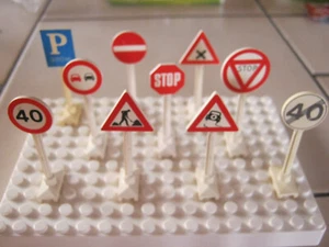 LEGO - 10 Verkehrsschilder / Sraßenschilder - Bild 1 von 4